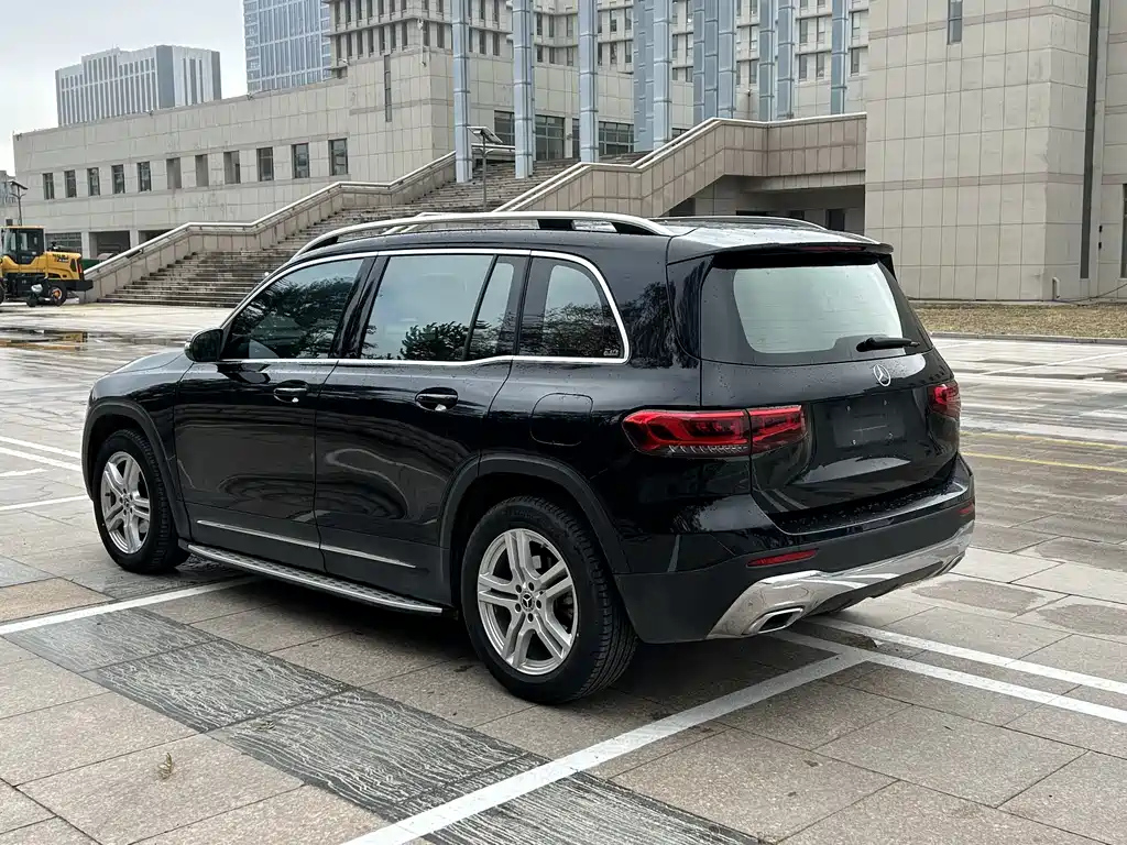 MERCEDES BENZ GLB 2023