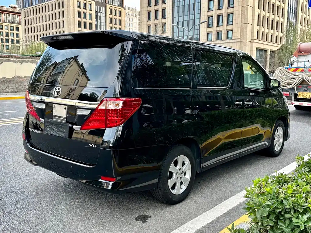 TOYOTA ALPHARD 2012