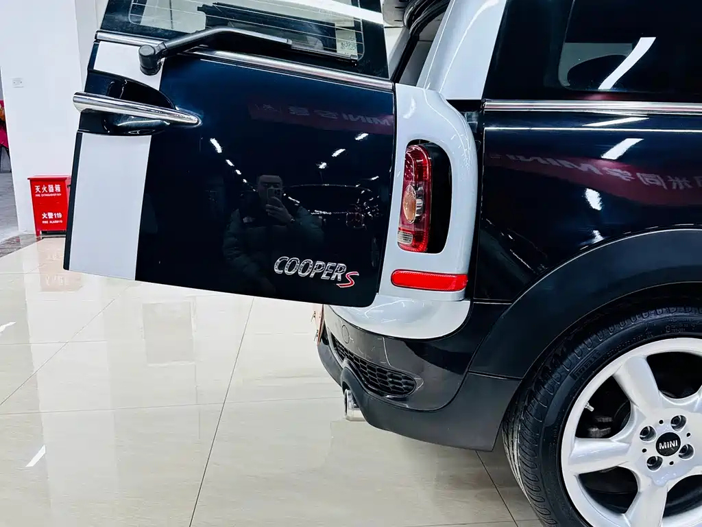 MINI CLUBMAN 2010