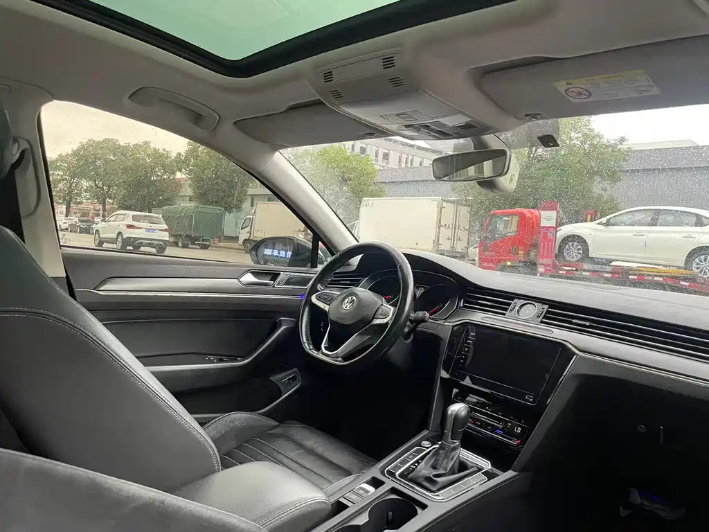 VOLKSWAGEN MAGOTAN 2020