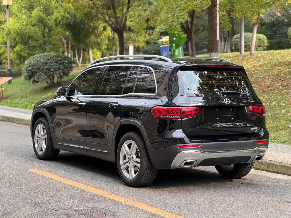 MERCEDES BENZ GLB 2023