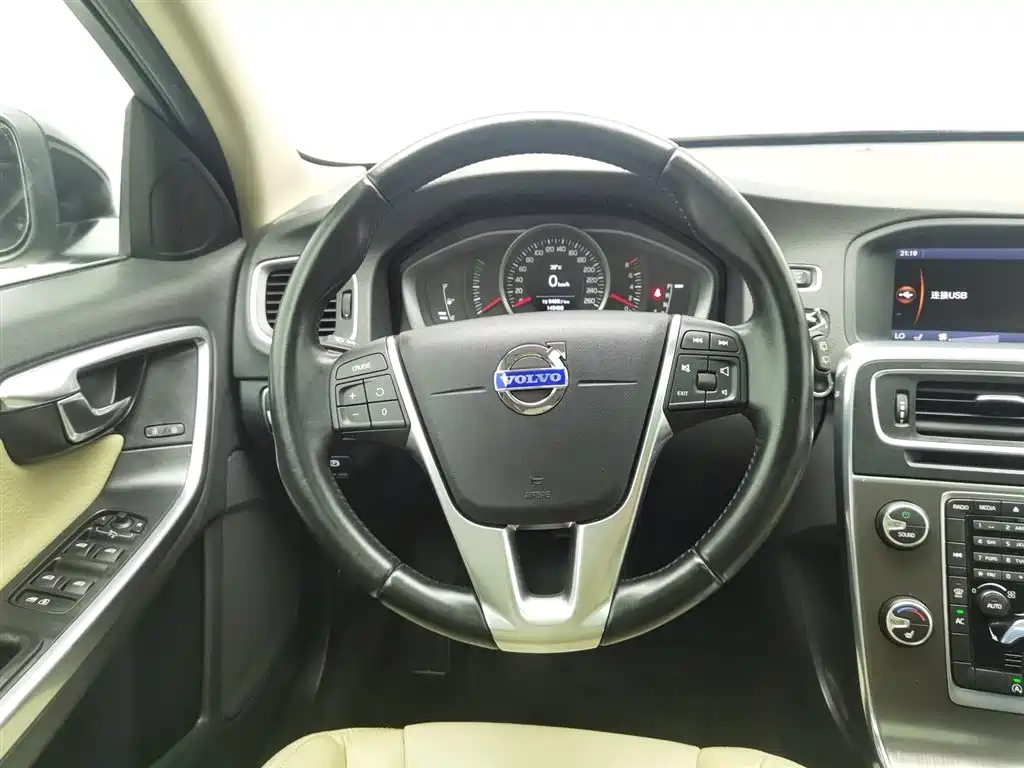 VOLVO V60 2014