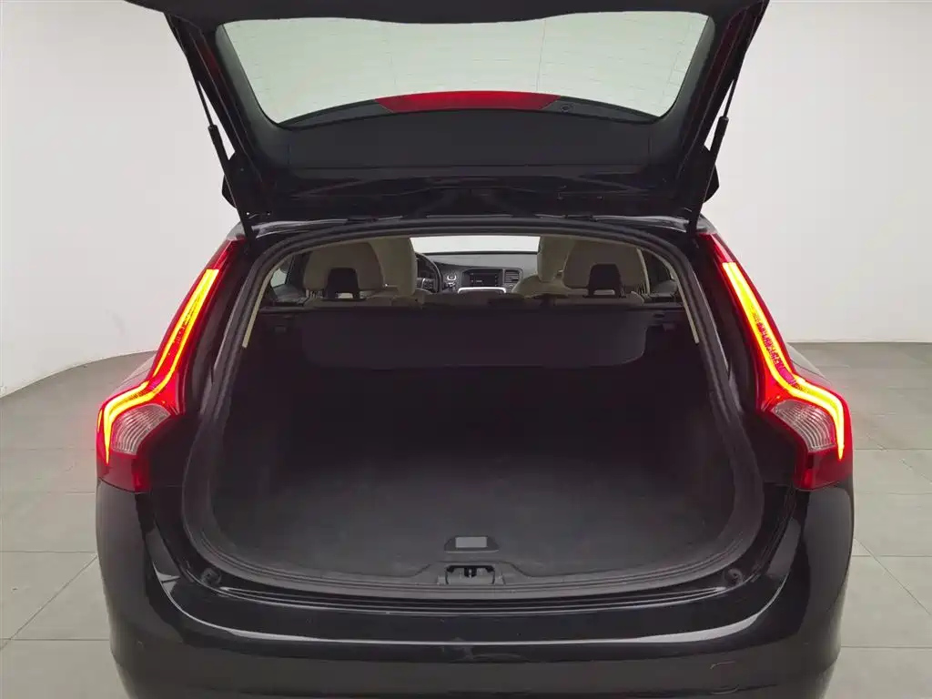 VOLVO V60 2014