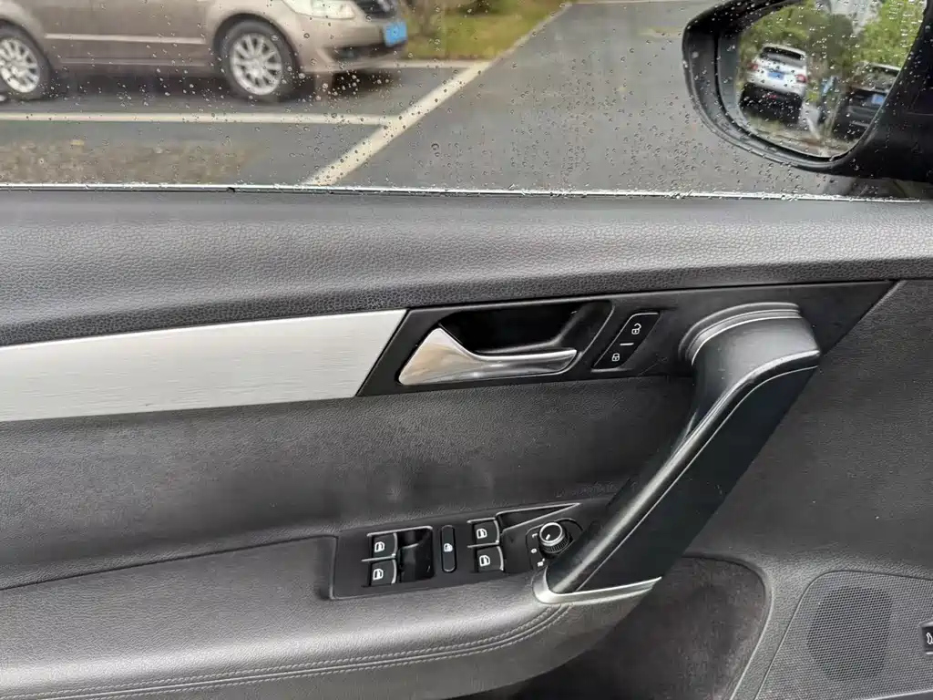 VOLKSWAGEN MAGOTAN 2014