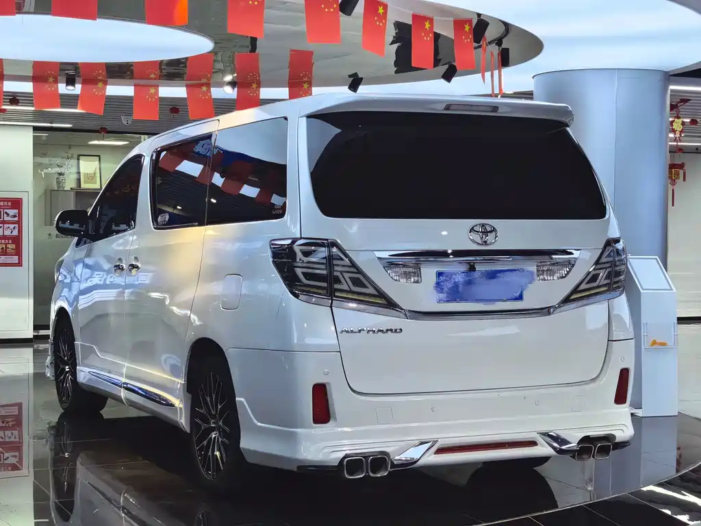 TOYOTA ALPHARD 2011