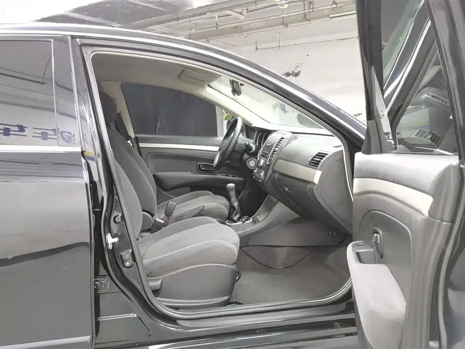 NISSAN SYLPHY 2016