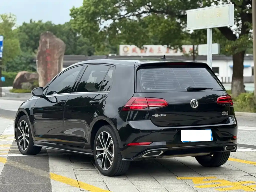 VOLKSWAGEN GOLF 2020