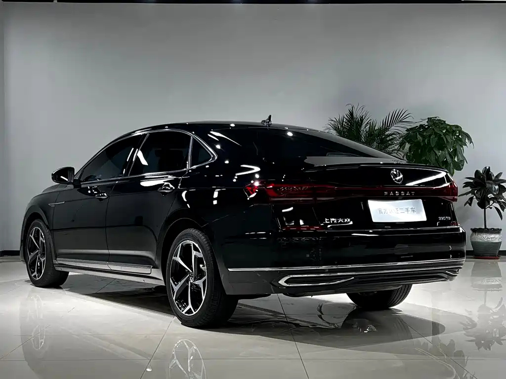 VOLKSWAGEN PASSAT 2023