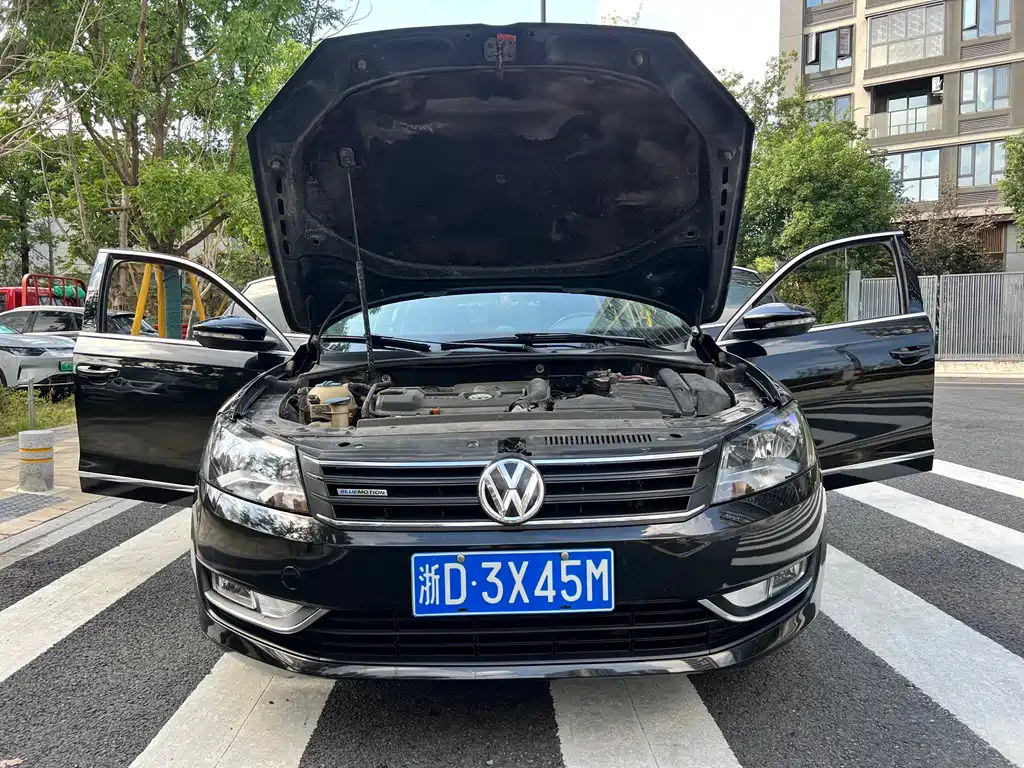 VOLKSWAGEN PASSAT 2014