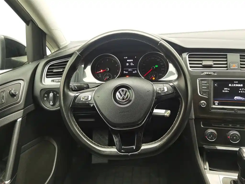 VOLKSWAGEN GOLF 2017