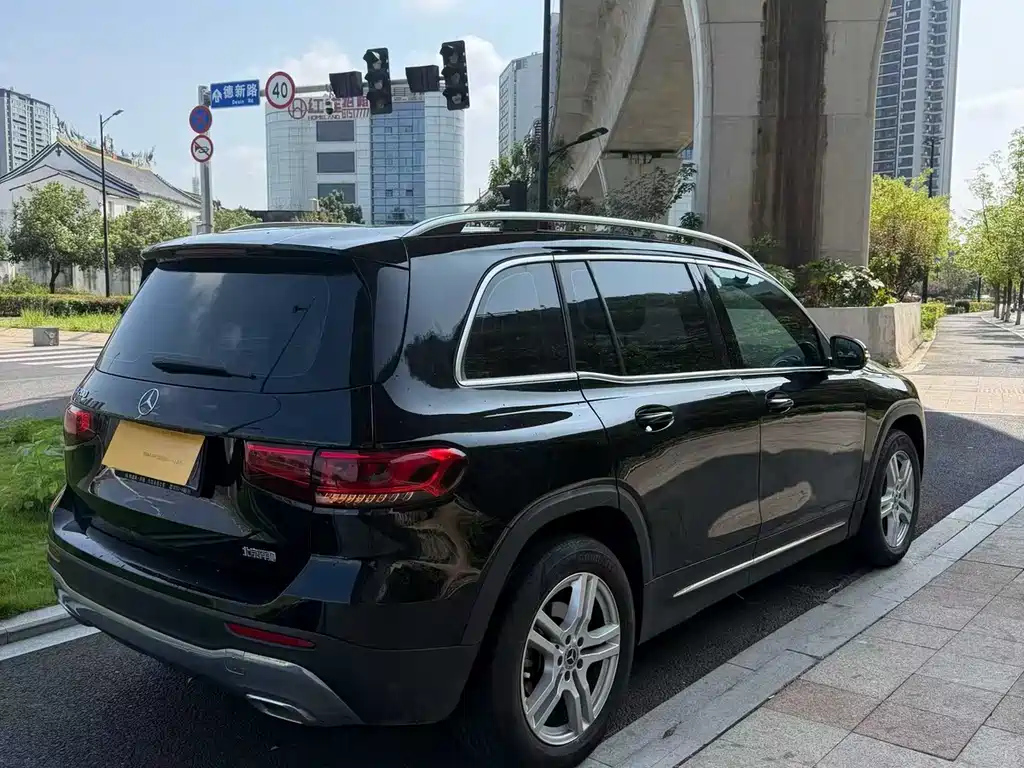 MERCEDES BENZ GLB 2023