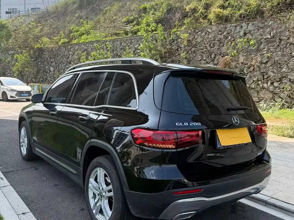 MERCEDES BENZ GLB 2023