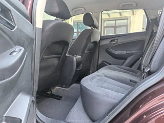 VENUCIA T70  2015 YEAR 1.6L MANUAL  EDITION 2015
