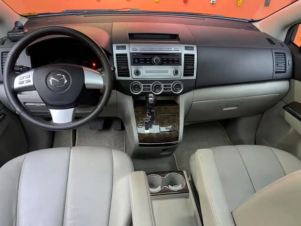 MAZDA 8 2011