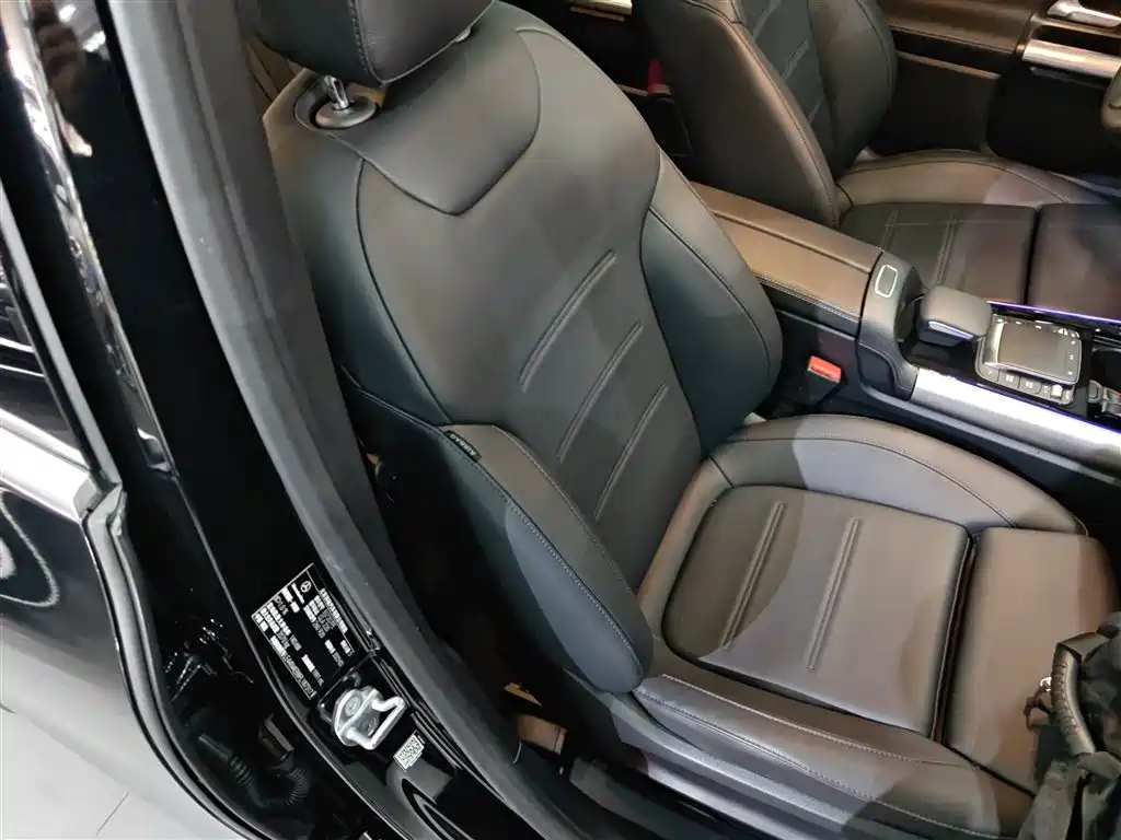 MERCEDES BENZ GLA 2023