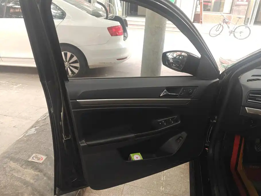 VOLKSWAGEN LAVIDA 2020