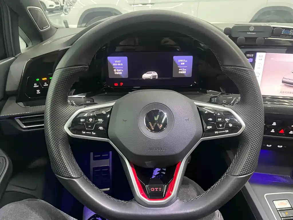 VOLKSWAGEN GOLF GTI 2021