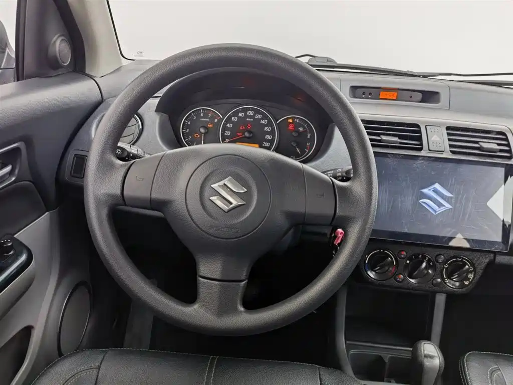 SUZUKI SWIFT 2016