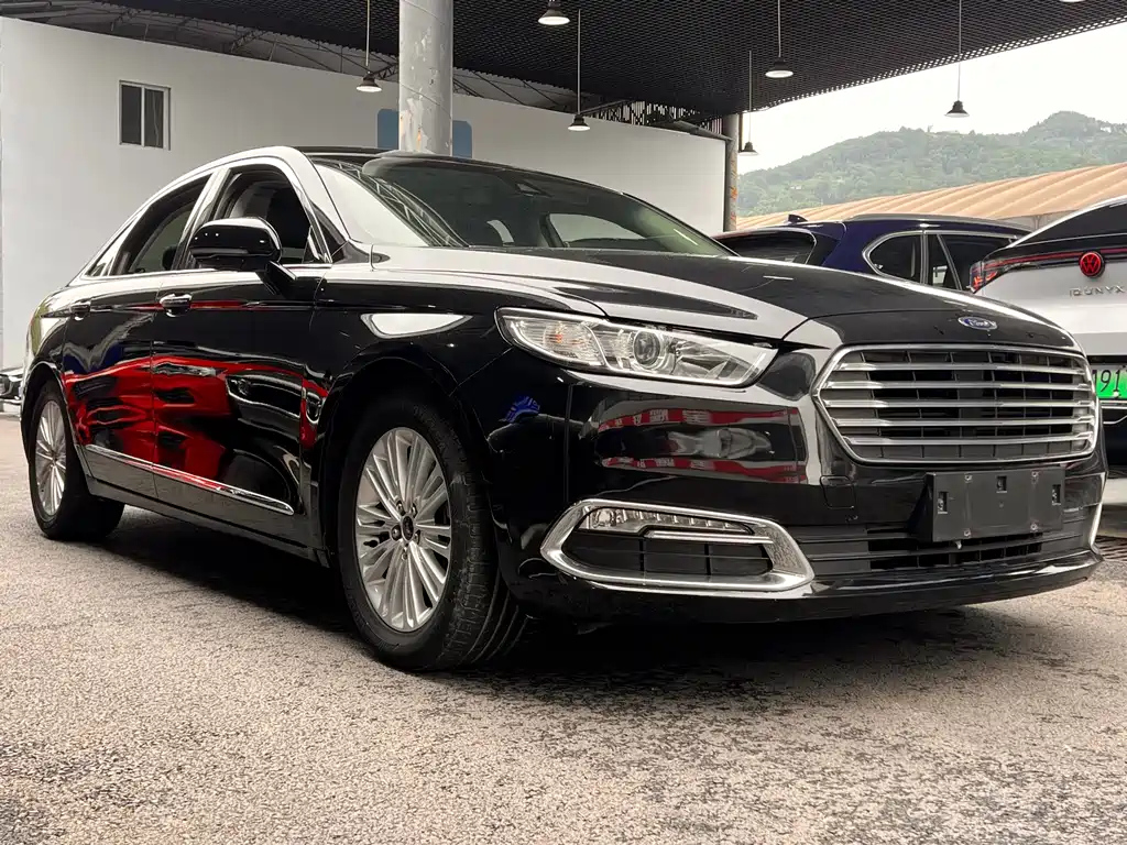 FORD TAURUS 2018