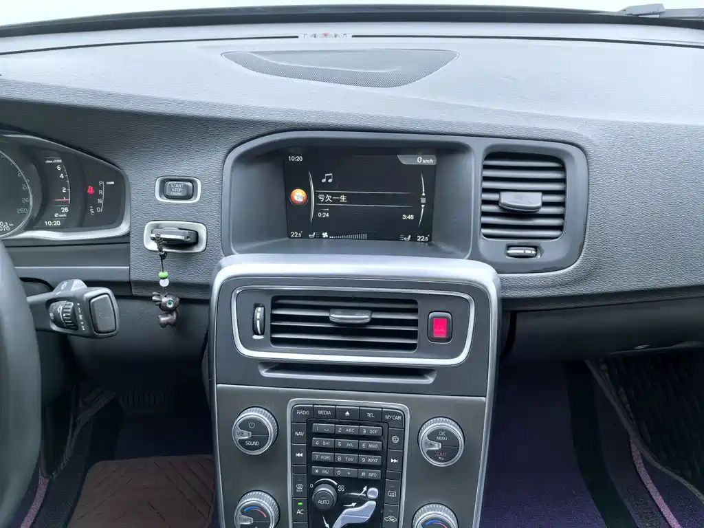 VOLVO S60 2015