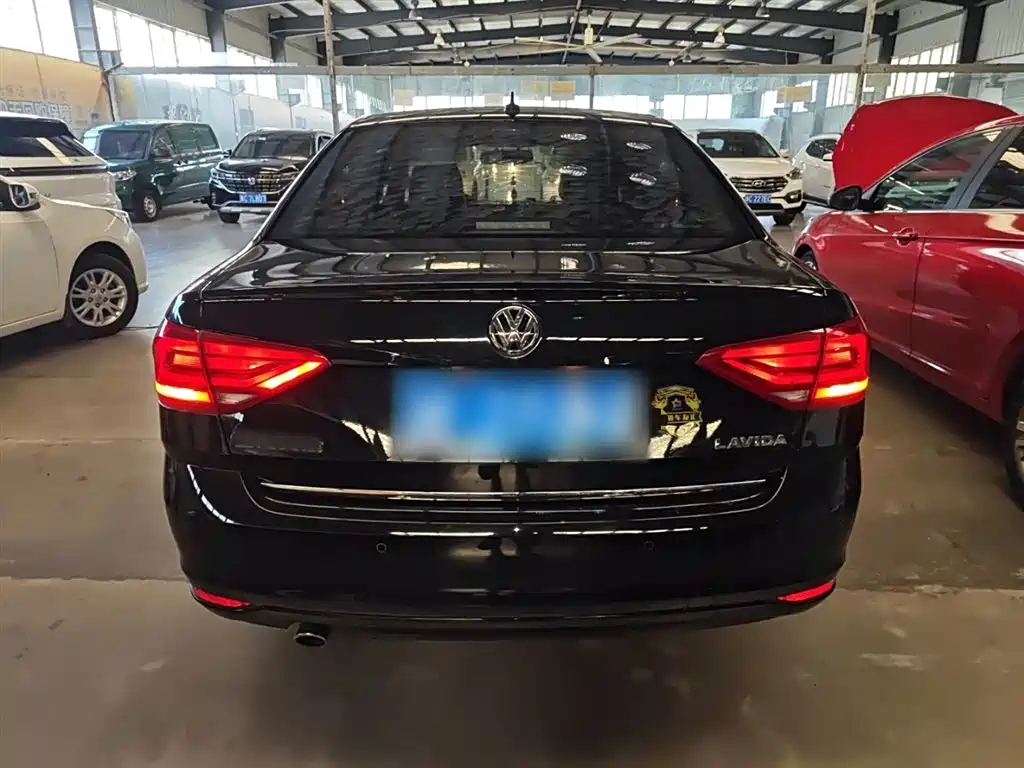 VOLKSWAGEN LAVIDA 2017