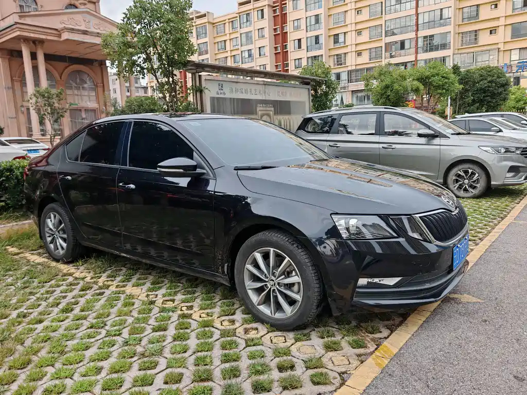 SKODA OCTAVIA 2021