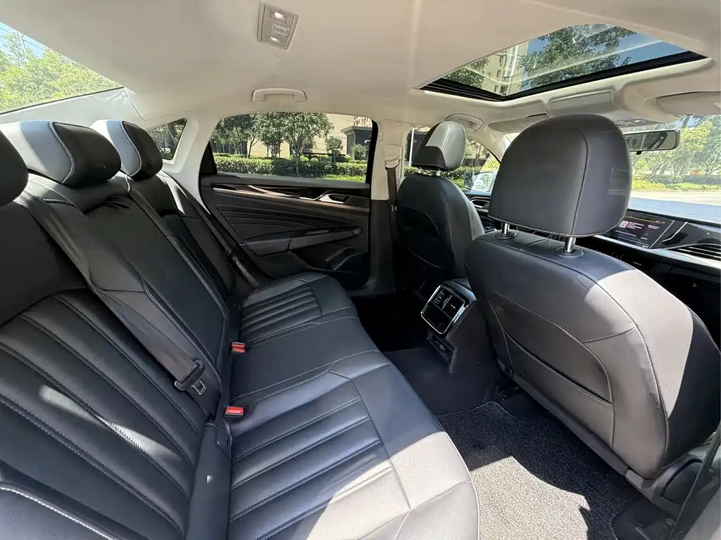 VOLKSWAGEN PASSAT 2021