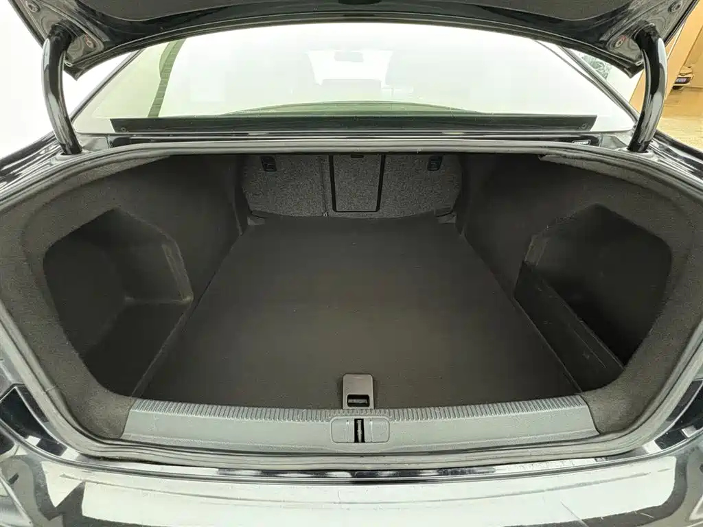 VOLKSWAGEN MAGOTAN 2015