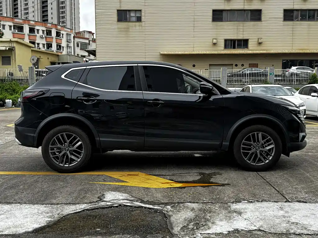 NISSAN QASHQAI 2025