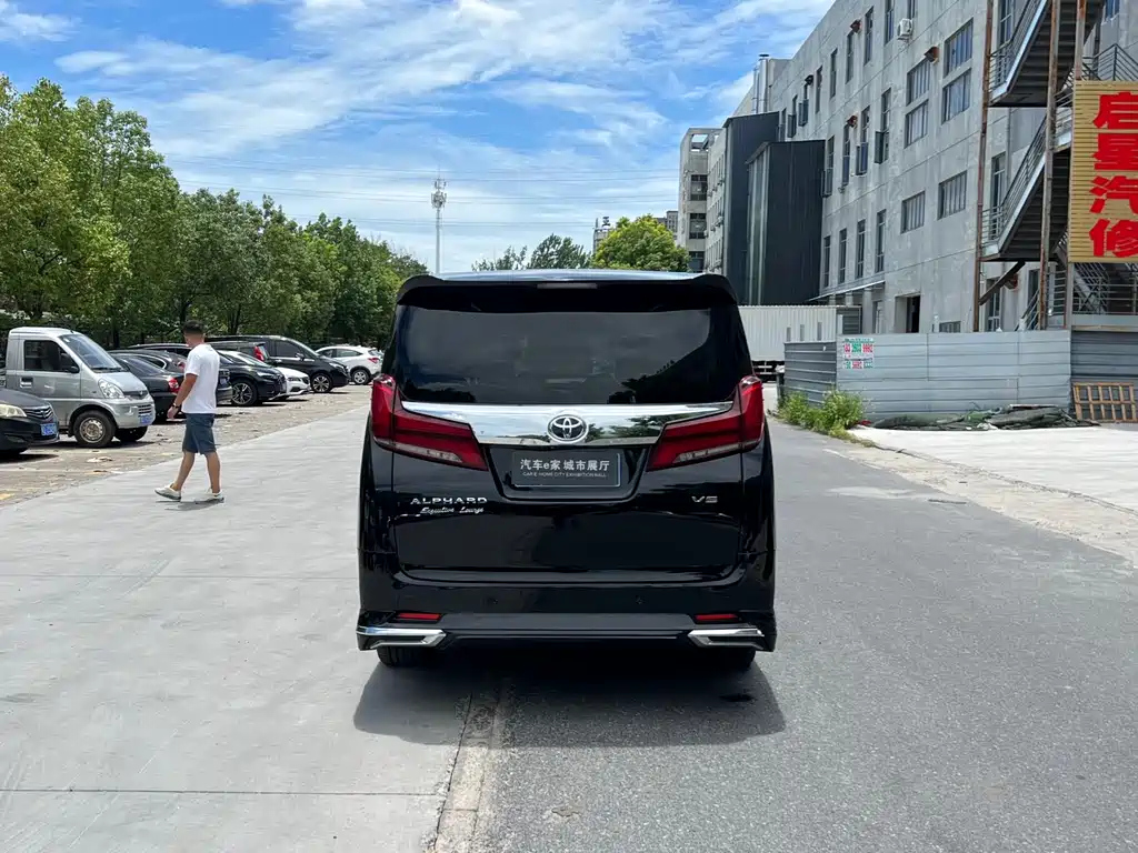 TOYOTA ALPHARD 2015