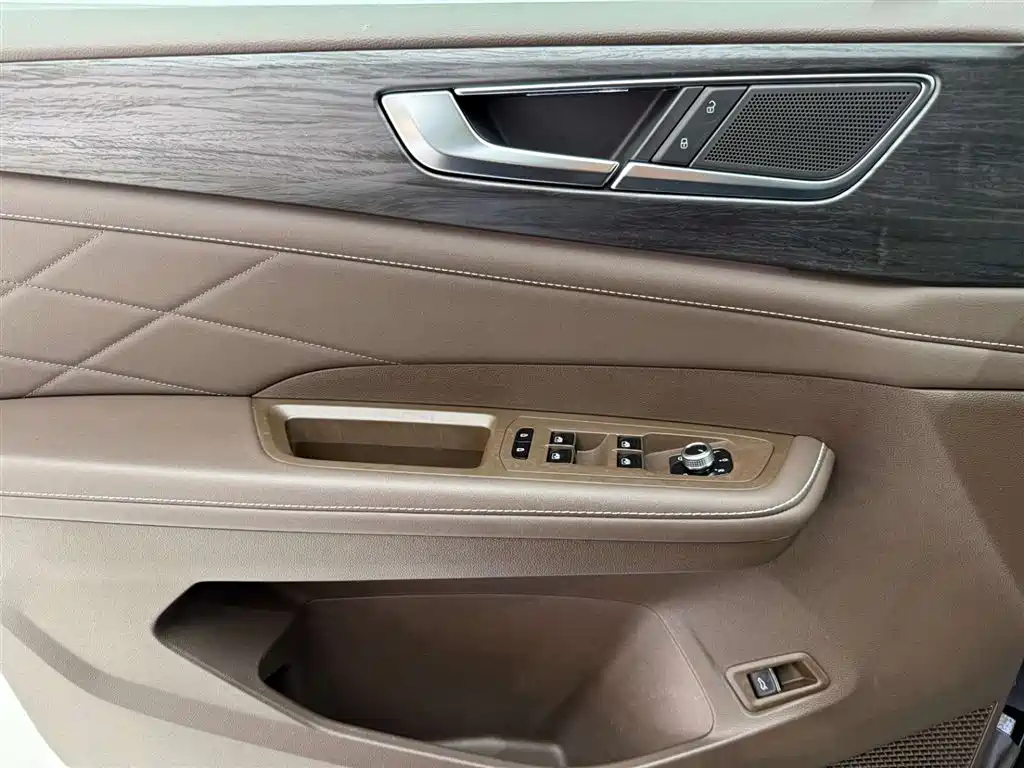 VOLKSWAGEN VILORAN 2024