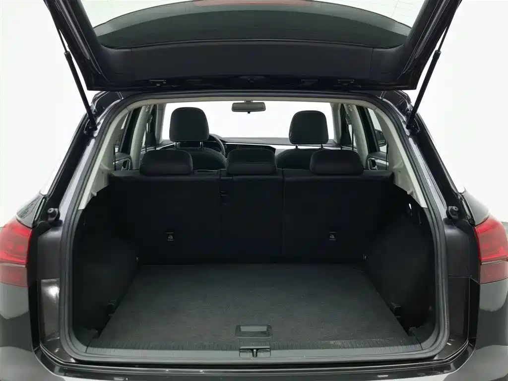 VOLKSWAGEN TAYRON 2019
