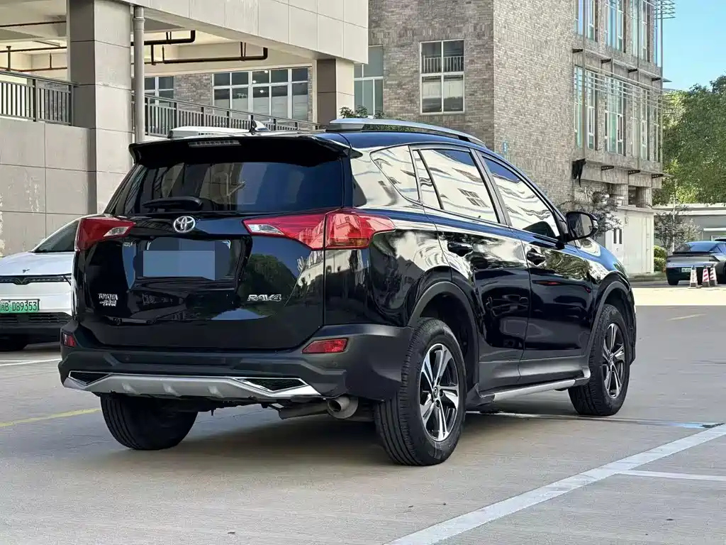 TOYOTA RAV4 RONGFANG 2015