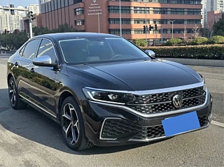 VOLKSWAGEN PASSAT 2024
