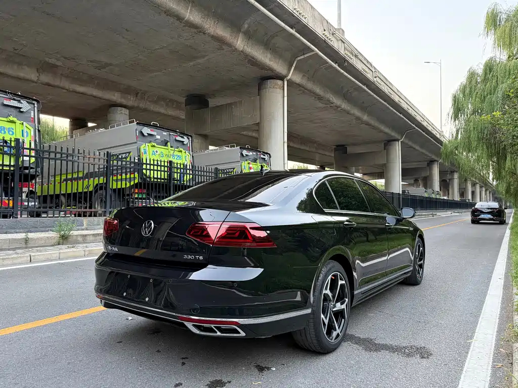 VOLKSWAGEN MAGOTAN 2023