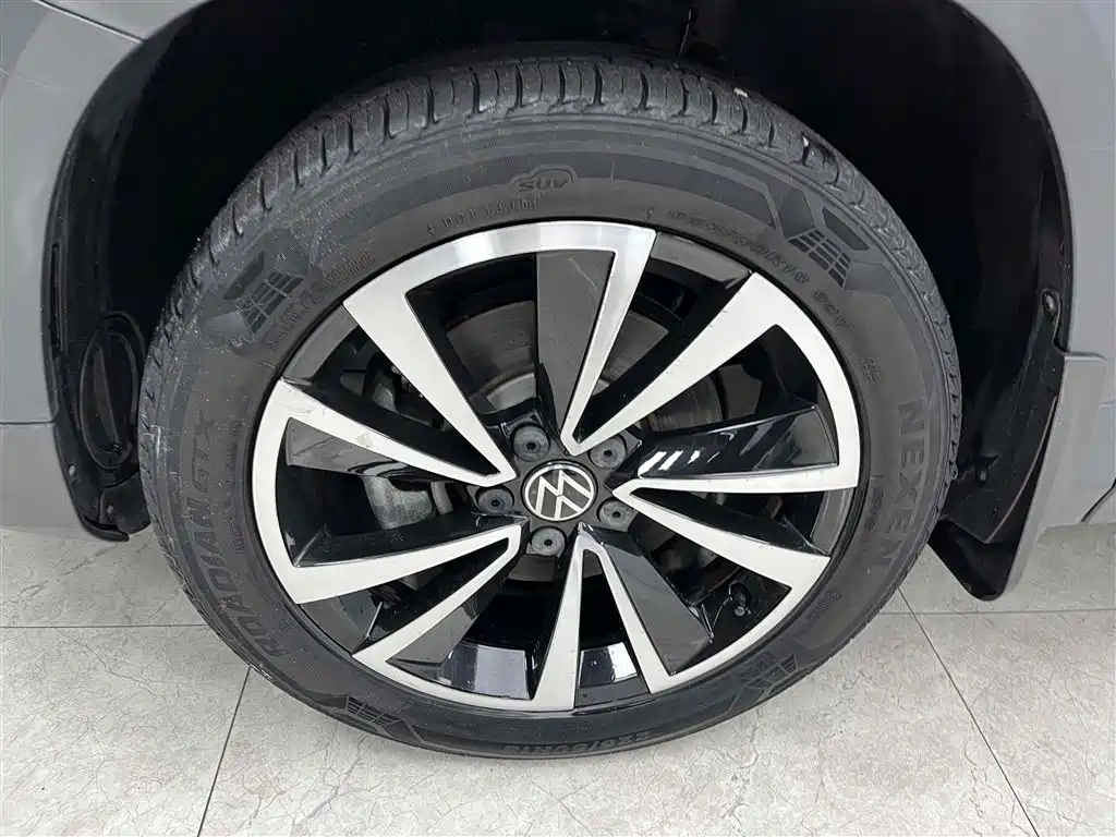 VOLKSWAGEN THARU 2021