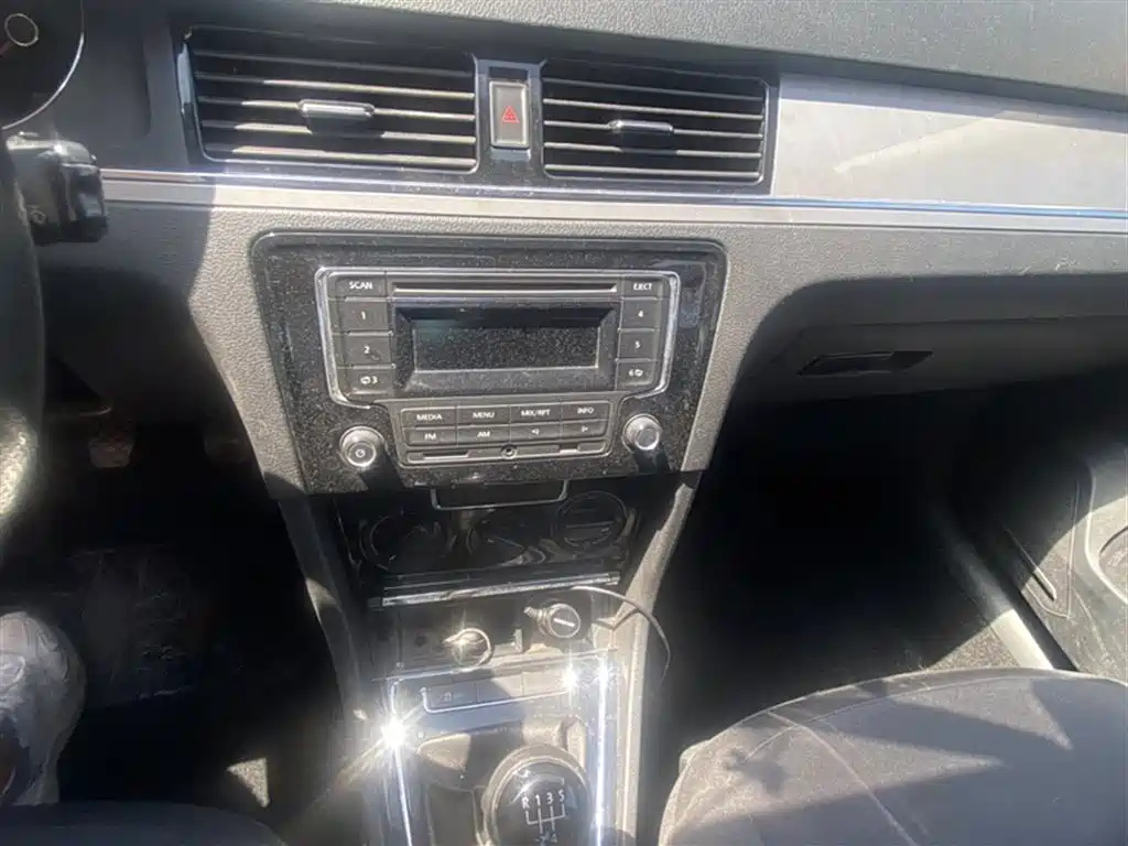 VOLKSWAGEN BORA 2013