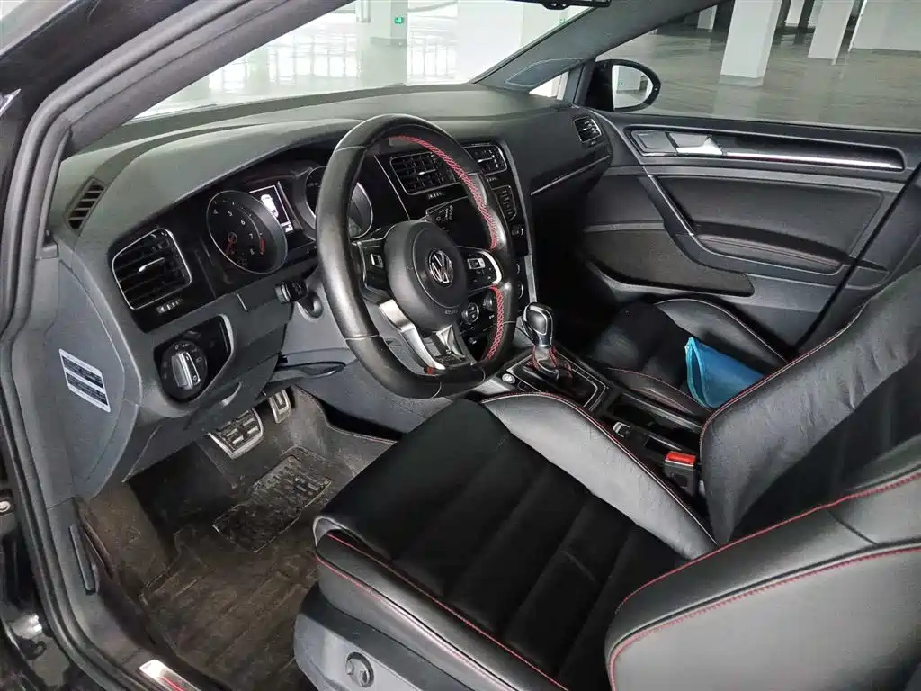 VOLKSWAGEN GOLF GTI 2016