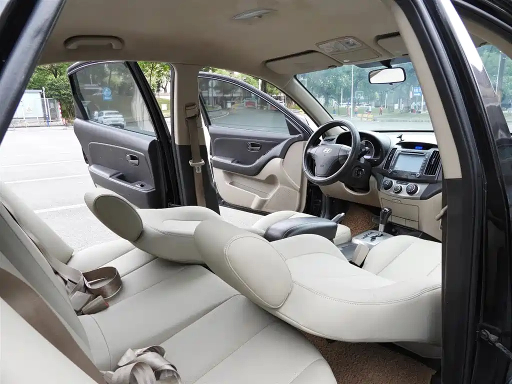 HYUNDAI CELESTA 2011