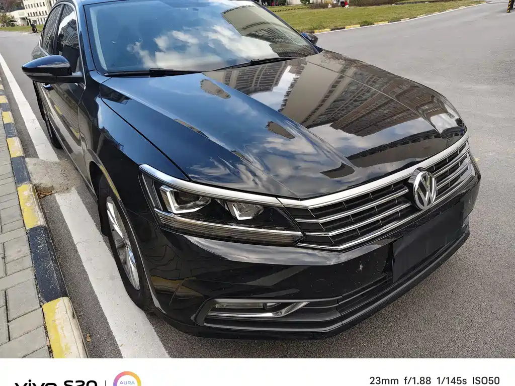 VOLKSWAGEN PASSAT 2017