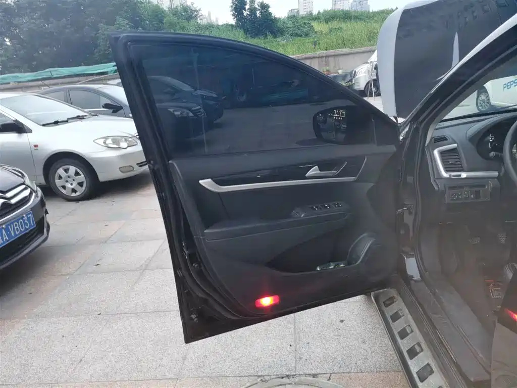 DONGFENG AEOLUS AX7 2016