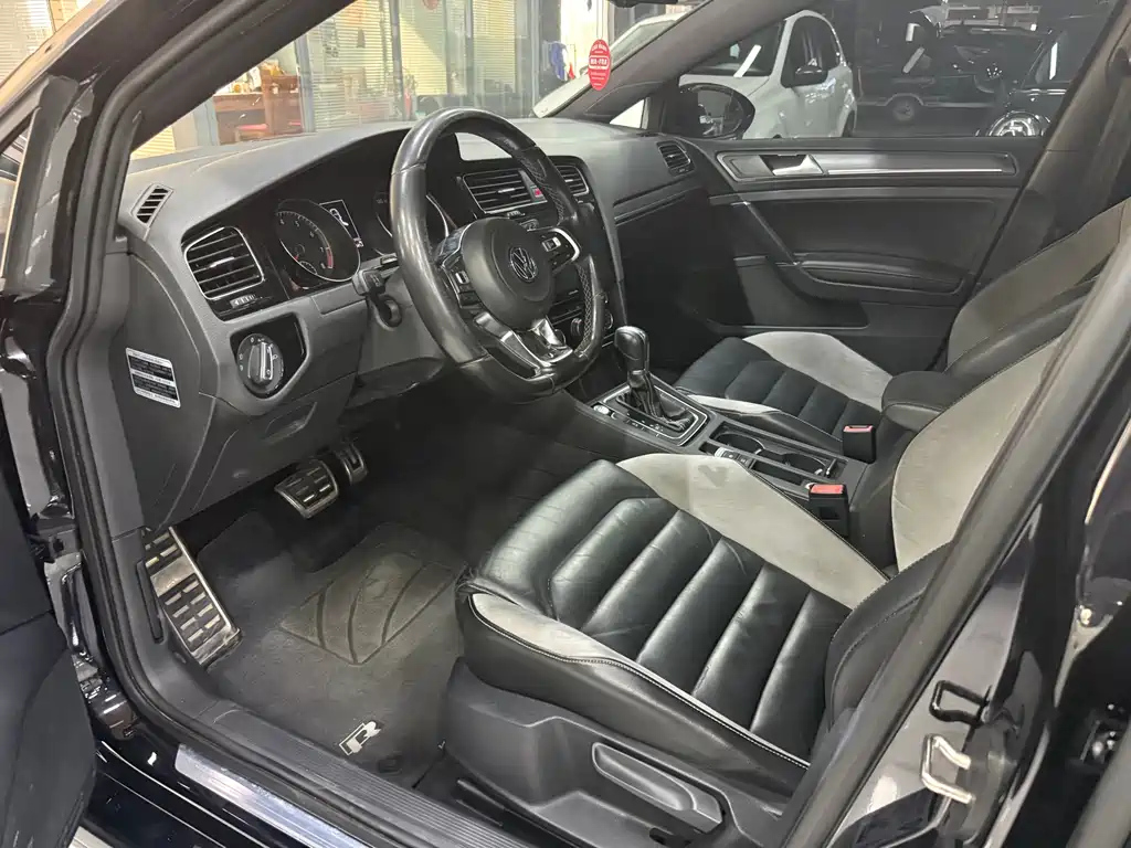VOLKSWAGEN GOLF 2016