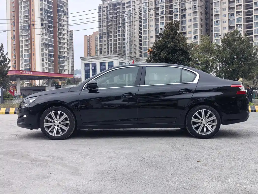 PEUGEOT 408 2017