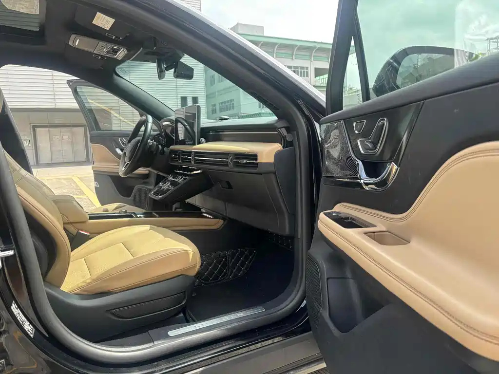 LINCOLN ADVENTURER 2021