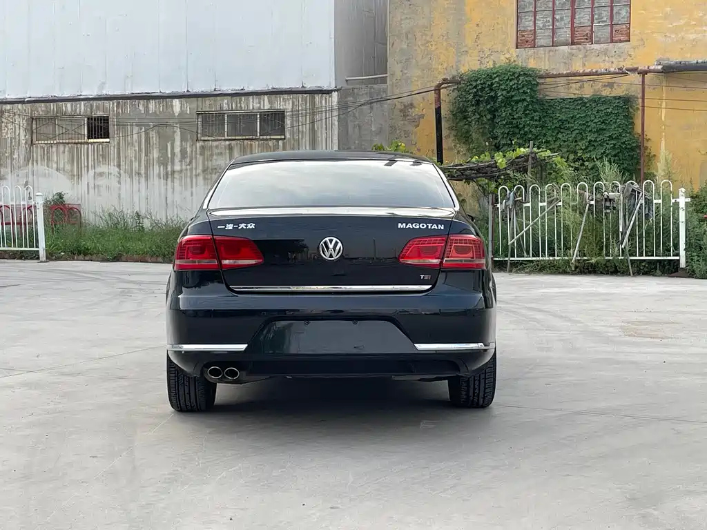 VOLKSWAGEN MAGOTAN 2015