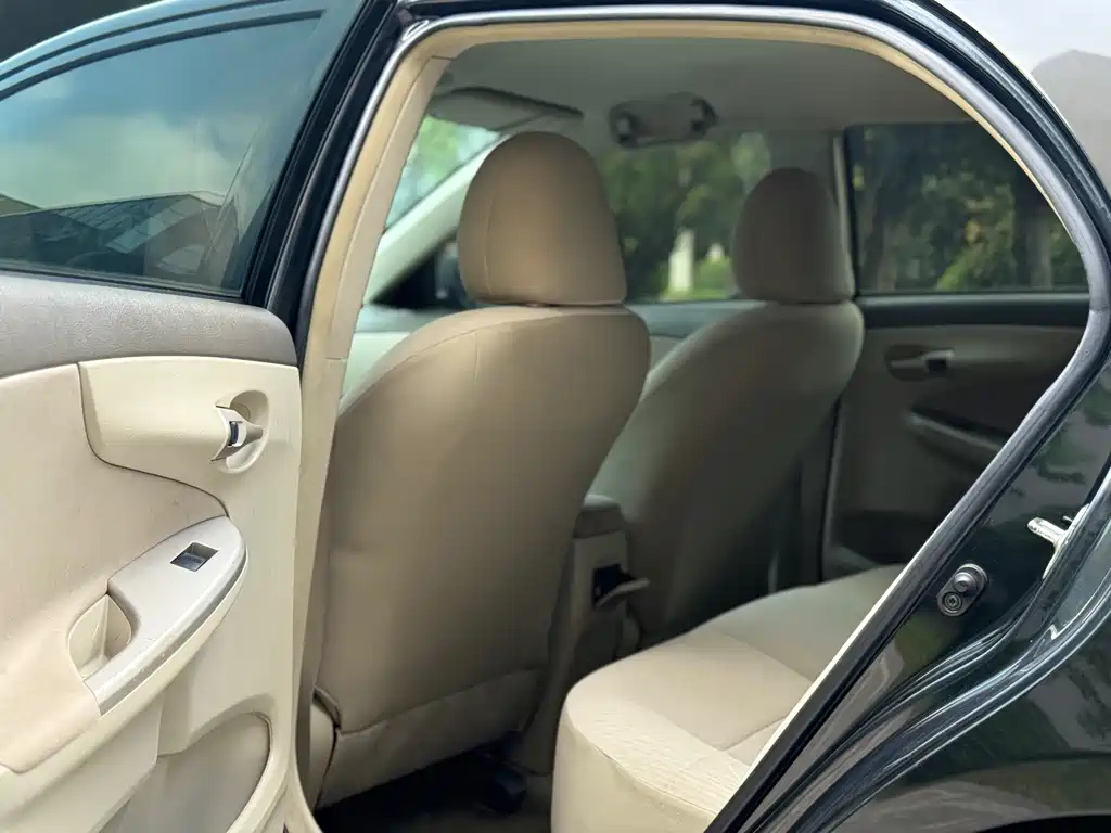 TOYOTA COROLLA 2010