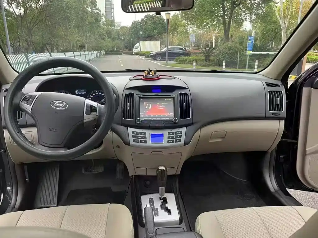 HYUNDAI CELESTA 2010