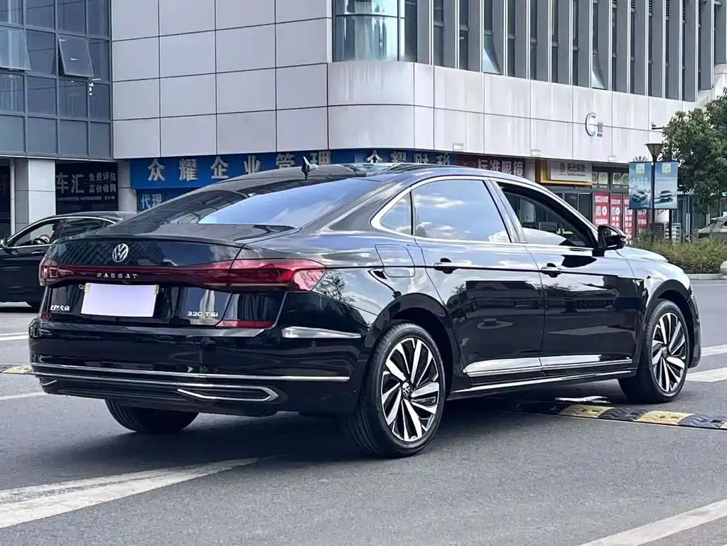 VOLKSWAGEN PASSAT 2022
