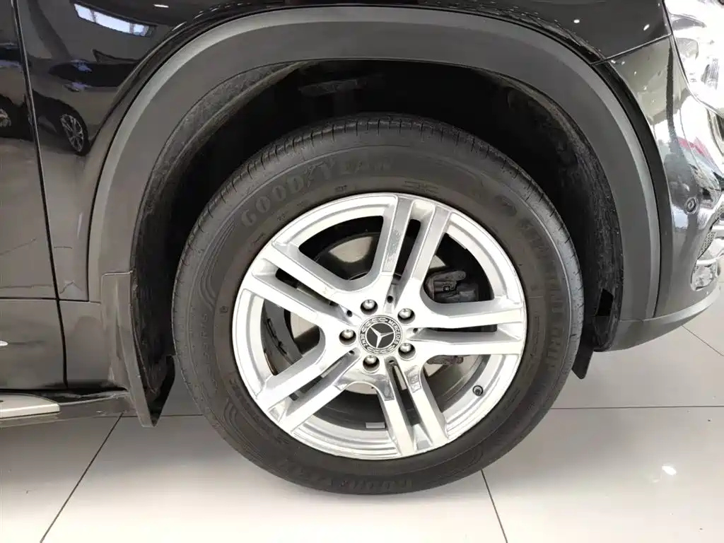 MERCEDES BENZ GLB 2023