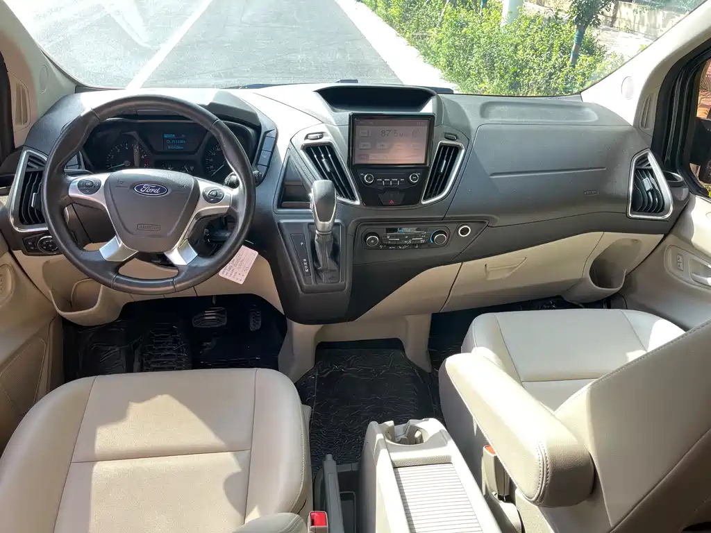 FORD TOUREO 2020